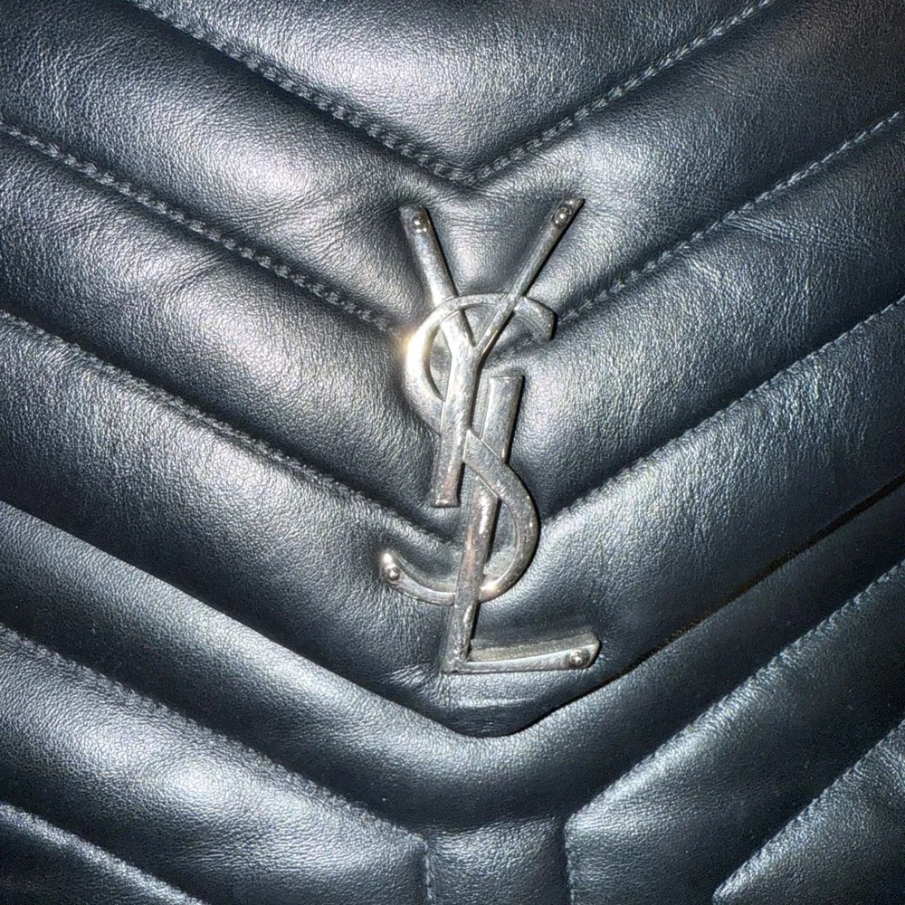 Saint Laurent Medium Loulou Matelassé Leather Shoulder Bag - Picture 7 of 16